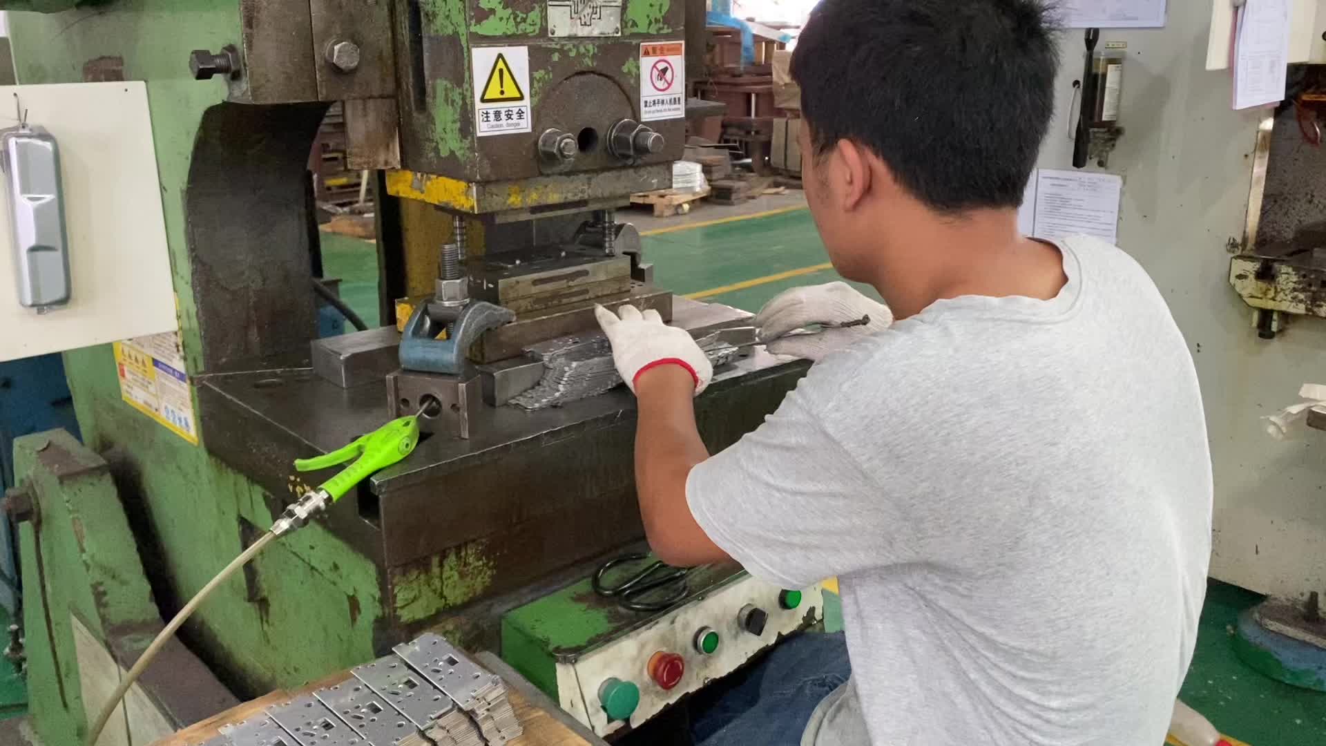 鵬豐精密-鈑金機(jī)械加工廠(chǎng)-鋁合金機(jī)箱外殼
